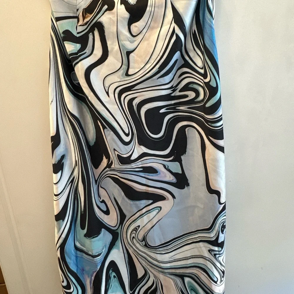 The Fifth Label Swirl Print Midi Skirt - Black, White, Blue - Picture 3 of 4